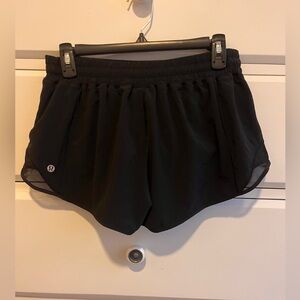 Lululemon Hotty Hot Short 2.5